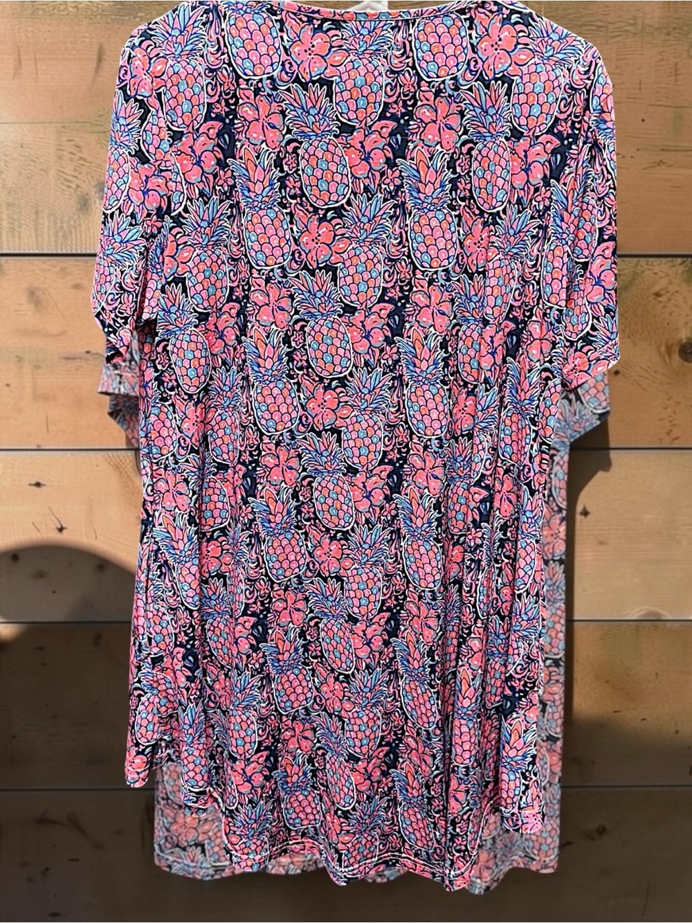 Simply Southern pink Pineapple XL dress with pockets
Pit 20”
Length 33”
Flowy - Picture 3 of 5